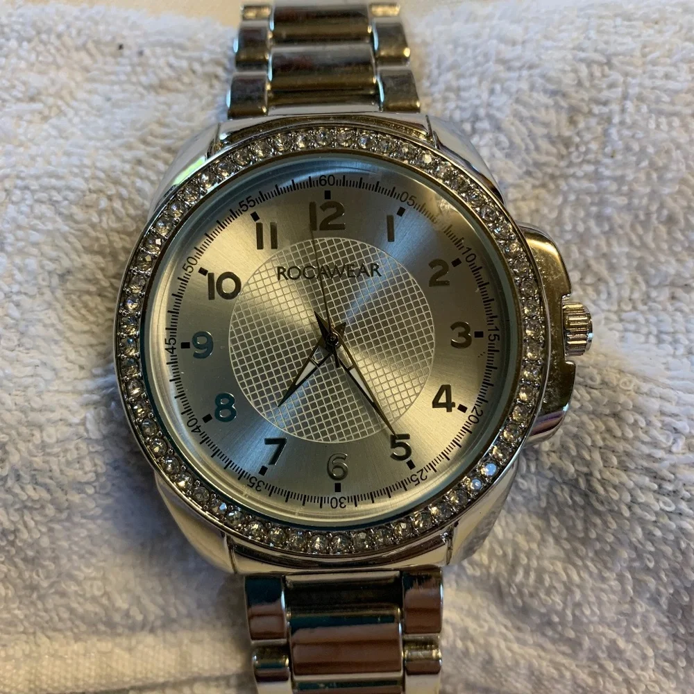 🎉Host Pick🎉Working Men’s Heavy Rocawear Stainless Steel Watch w Rhinestones!